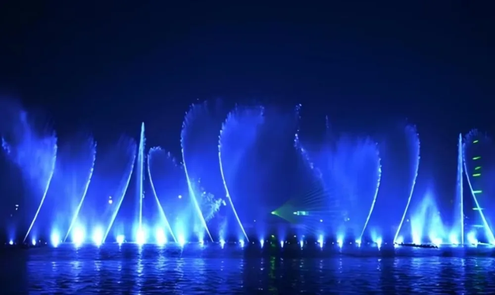 Large-scale Musical Fountain with Programmable Lighting and Water Features on the Plaza