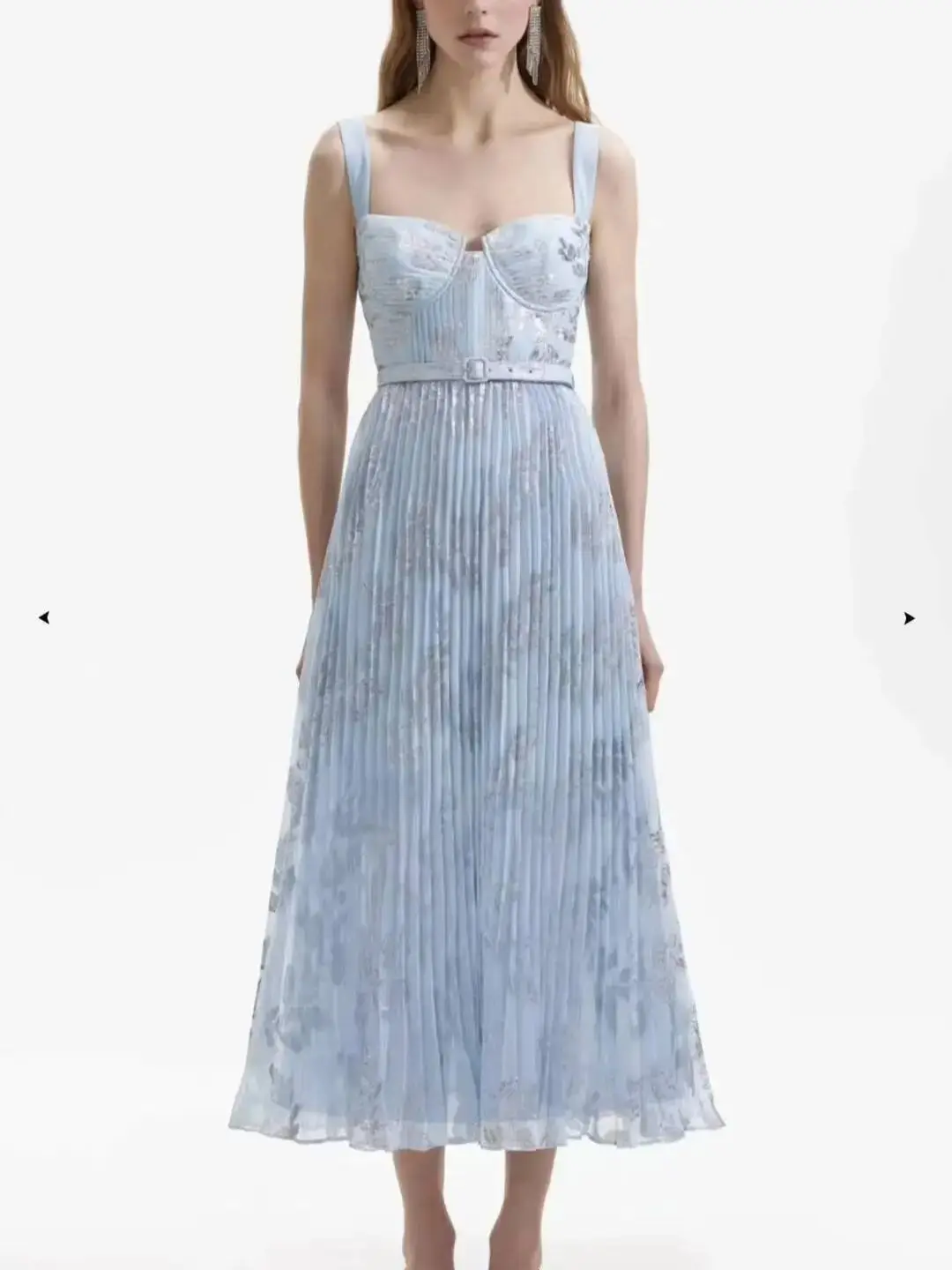 

Spring/Summer Mushroom Edge Organ Pleated Ice Blue Weaving Silver Pleated Chiffon Sling Mid length Holiday Dress