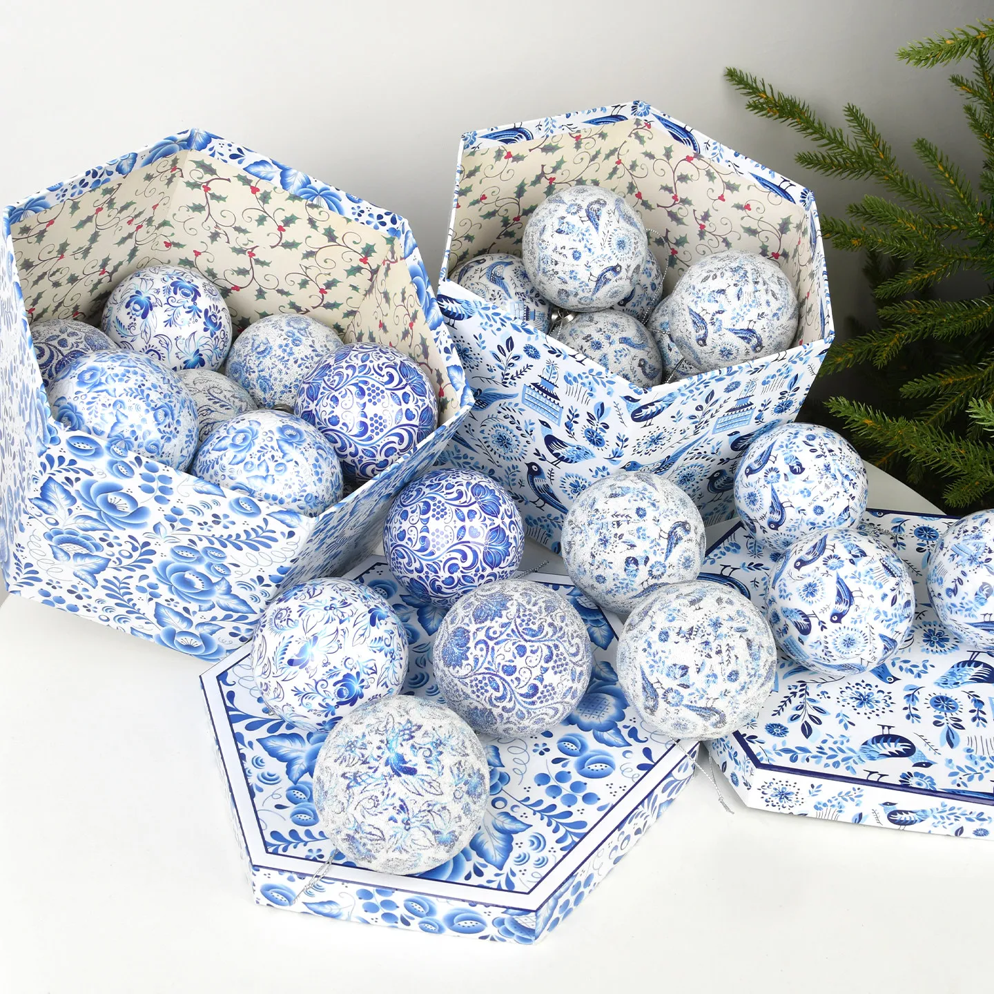 Blue and white porcelain blue and white printed Christmas ball creative flower and bird pattern foam view 2