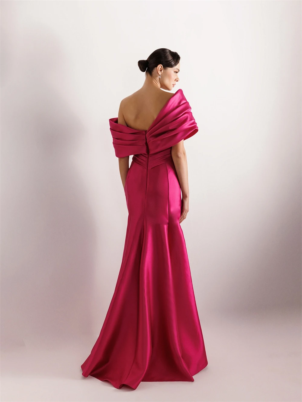 

Customized Fashion Satin Evening Dresses Luxury Off the Shoulder Homecoming Dresses Dreamy Sweep Train Vestido De Festa