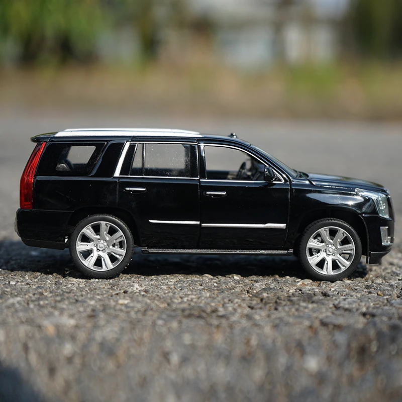 Welly 1:24 Cadillac Escalade Alloy Car Model Diecasts Metal Toy Vehicles Car Model Collection Simulation Car Kids Toy Gifts