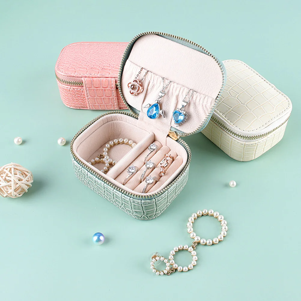 صندوق مجوهرات صغير منظم سفر محمول للخواتم والأساور والقلائد ومقاوم للغبار والخدش لتخزين الهدايا