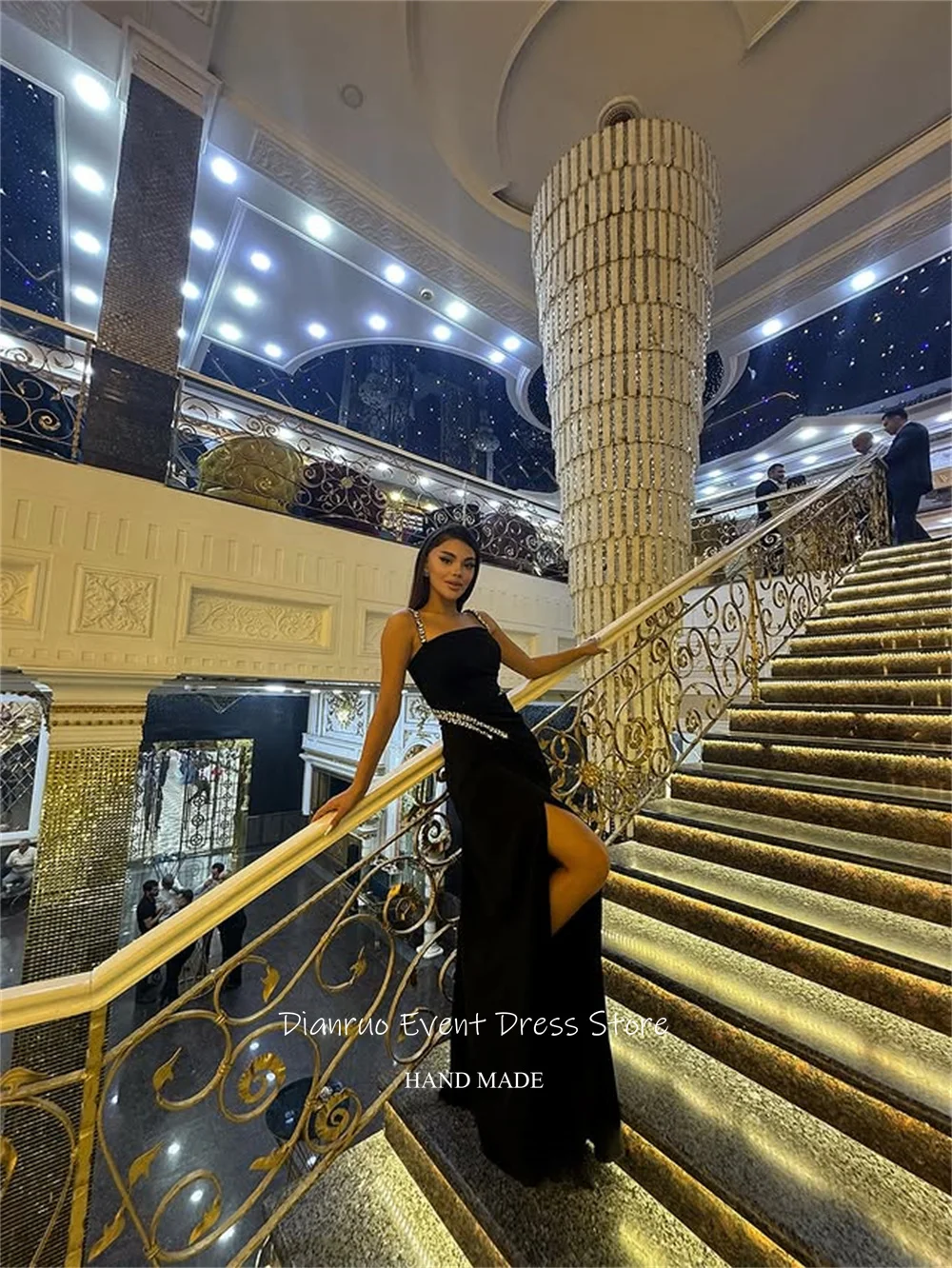 Dianruo Sparkly Crystal Spalline Abiti da sera Spacco alto Nero Robe De Soirée Femme Lucido Maxi Abito da ballo Personalizzato