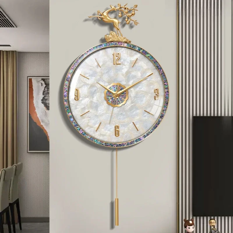 Europäische Kreative Wanduhr Hochwertige Moderne Metall-Wanduhr Minimalistisches Design Luxuriöse Ziffern-Wanduhr