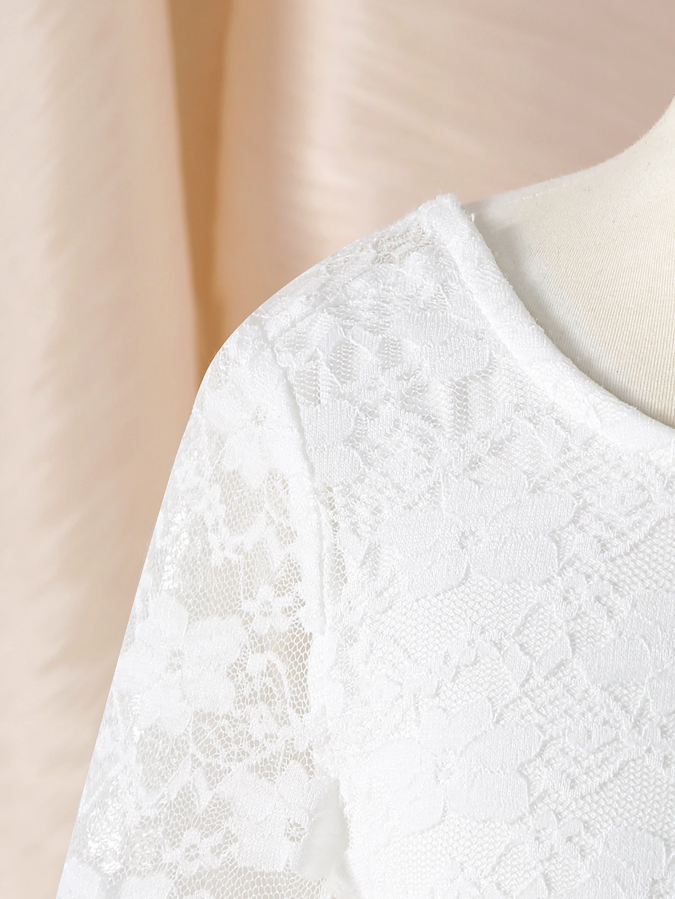 Süßes und bezauberndes, langärmliges, rückenfreies Prinzessinnenkleid mit Spitze und Tüll für Mädchen im Frühling und Herbst – Detail 5