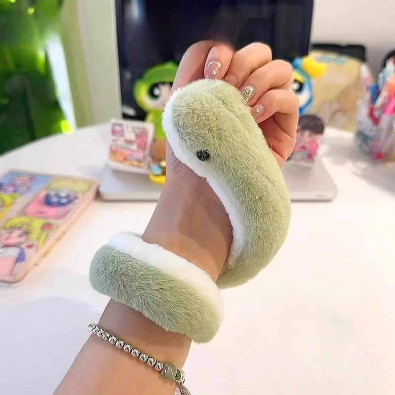 Nouvel An petit serpent en peluche poupée ludique enfants fille mignon ornement poupée mascotte DollDoll mignon serpent en peluche jouet