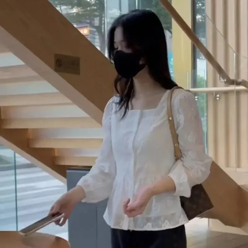 Ropa de mujer, camisa bordada de manga larga con cuello cuadrado para mujer, Top dulce elegante informal holgado con temperamento para primavera y otoño