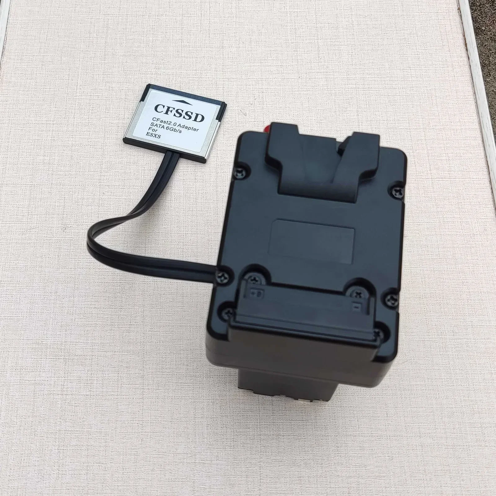 محول SSD NP-F970 إلى بطارية على شكل حرف V Z CAM E2-M4/S6/F6/F8 محول متعدد الوظائف