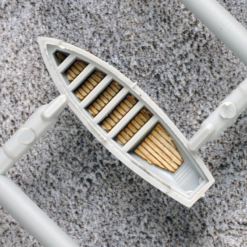 Modell-Upgrade-Teile: Lasergeschnittene Holzdeckplatte mit selbstklebender Ankerkette für TRUMPETER 05335 HMS Roberts Monitor 1/350 – Detail 2