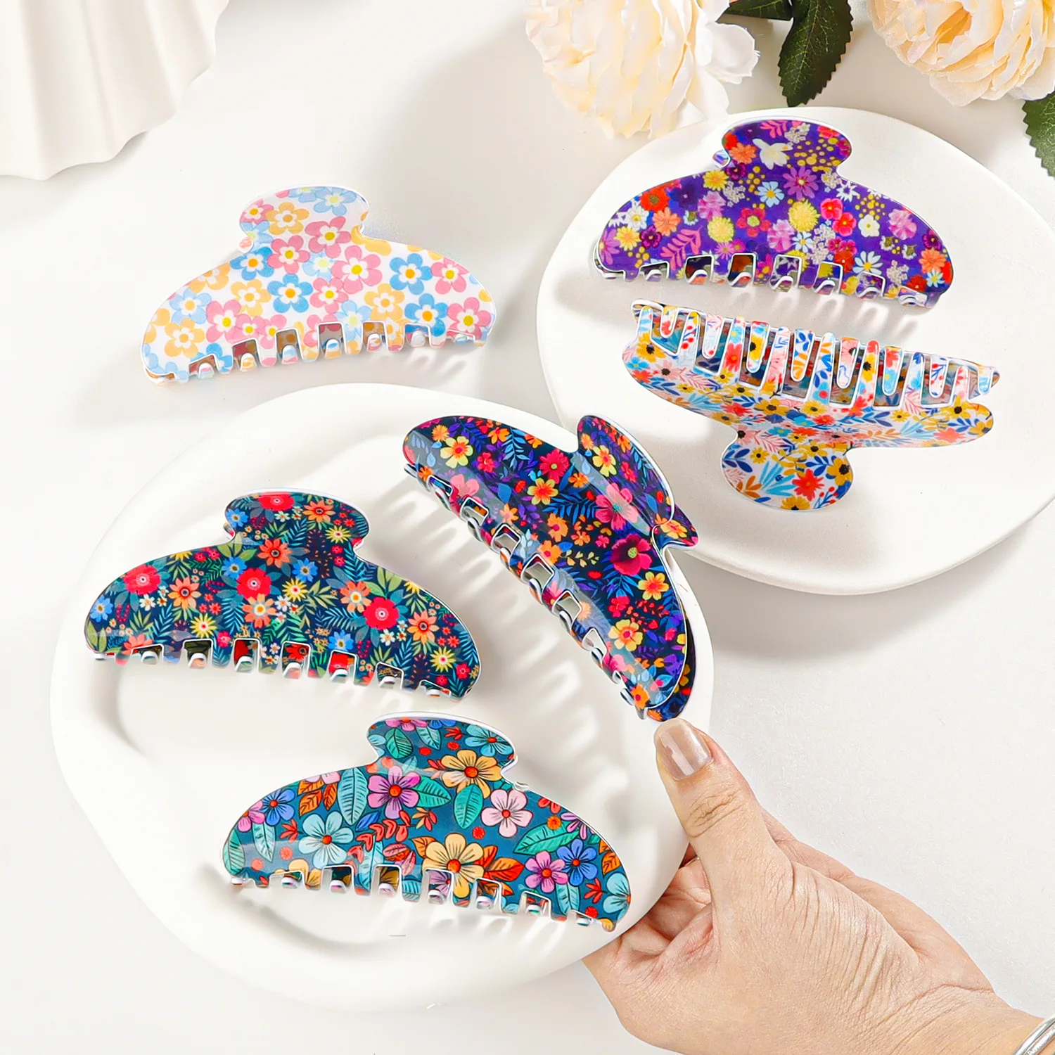 

Spring Floral Hair Clip: Romantic and Sweet Hair Accessory Updo Shark Clip: Fashionable Hair Accessory for Girls