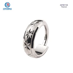 QM 1PCS 16G ASTM F136 Titanium Clicker Exquisite Carved Maple Leaf Earring Helix Nose Hoop Septum Rings Body Piercing Jewelry