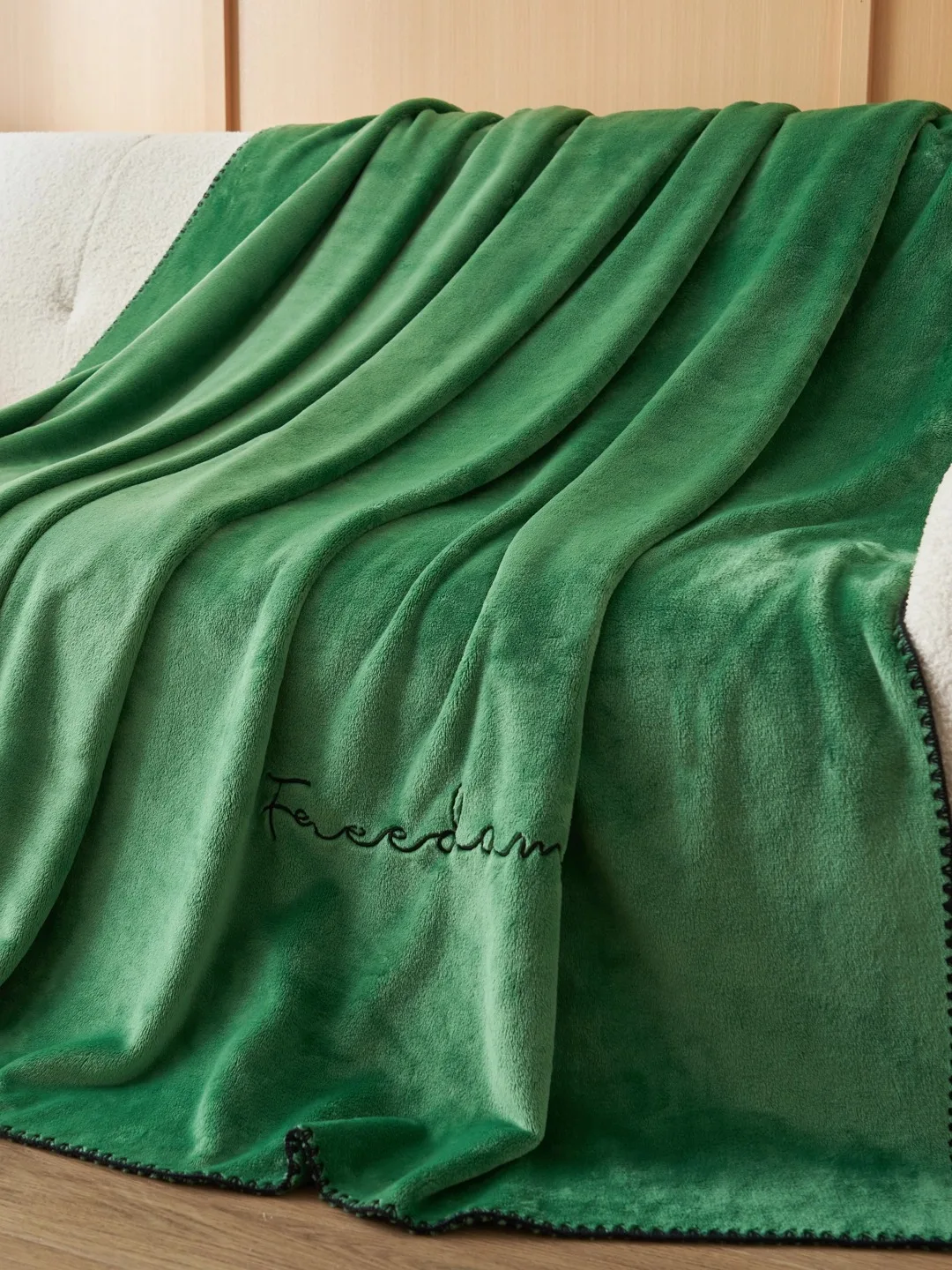 Thickened Milk Velvet Blanket Coral Velvet Shoulder Wrap Multi-Function Small Blanket Office Nap Fleece Sleep Blanket