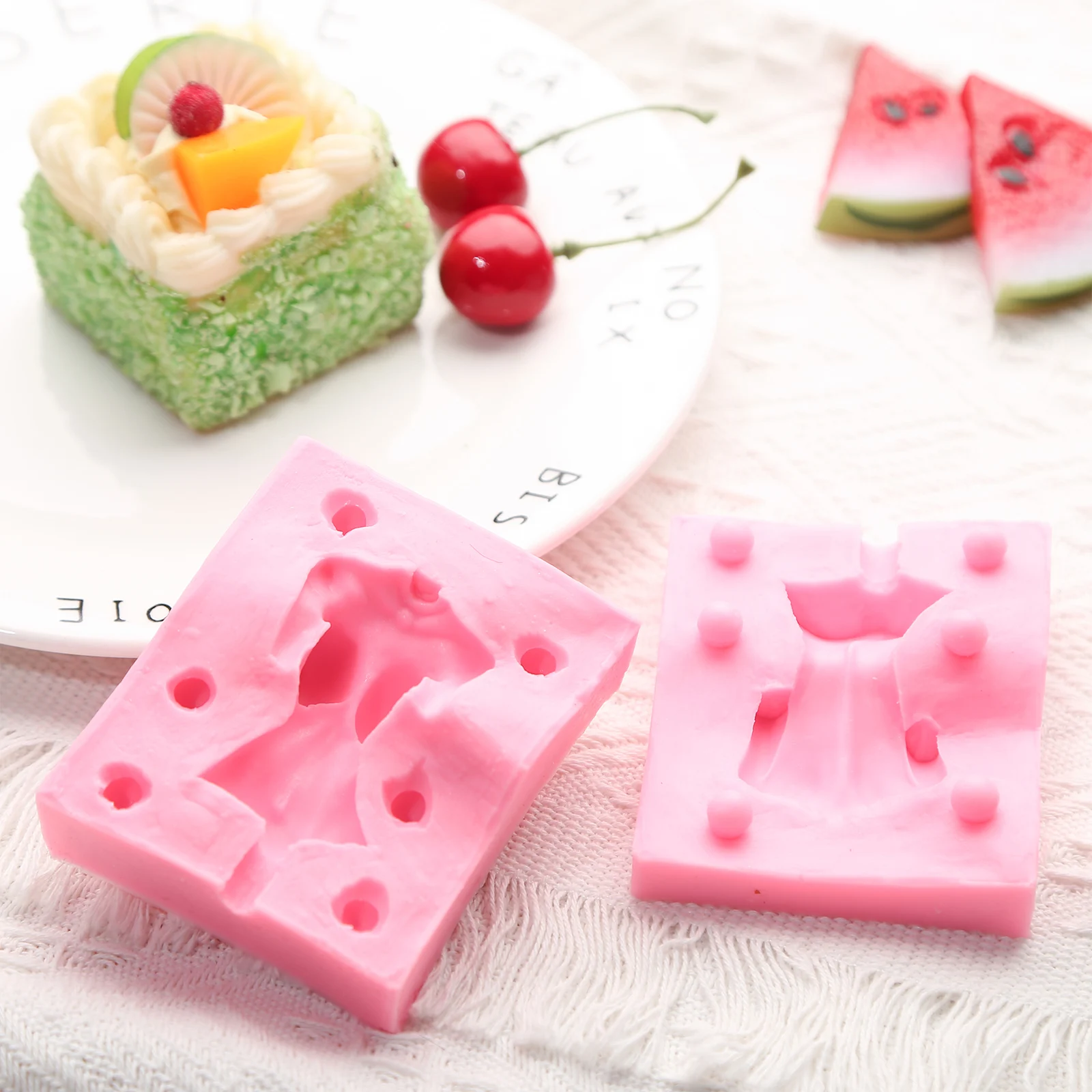 Women Skeleton Clamping Cooking Tools Kitchen Accessories Silicone Non-sticking Mold Cakes Decor Chocolates Sugars Baking Mold