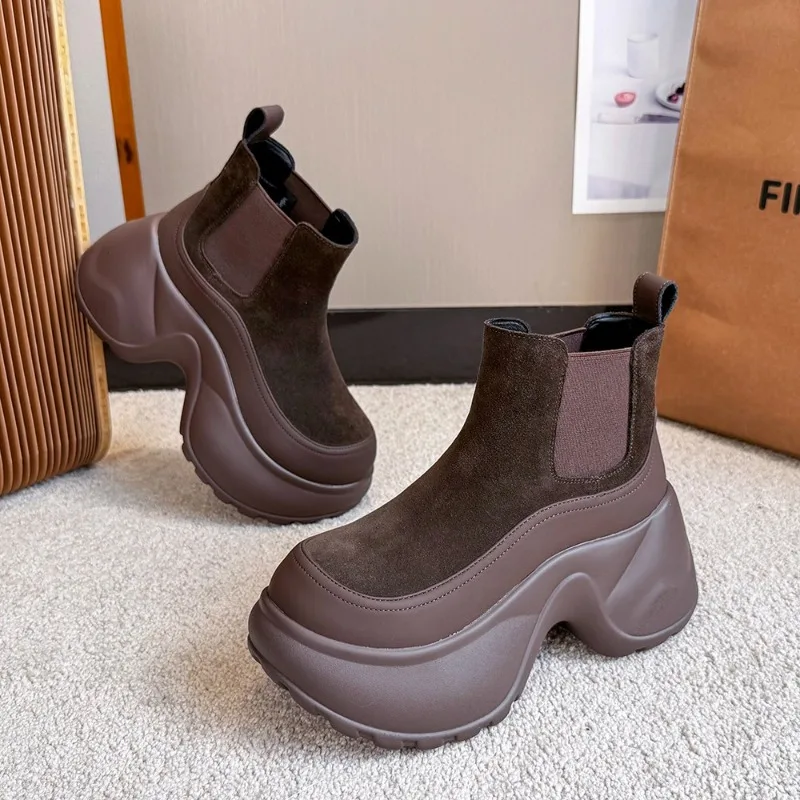 Bottines Chelsea pour femmes, plates, à plateforme, en daim, style sport, mode hiver 2026, nouvelle tendance, chaussures habillées
