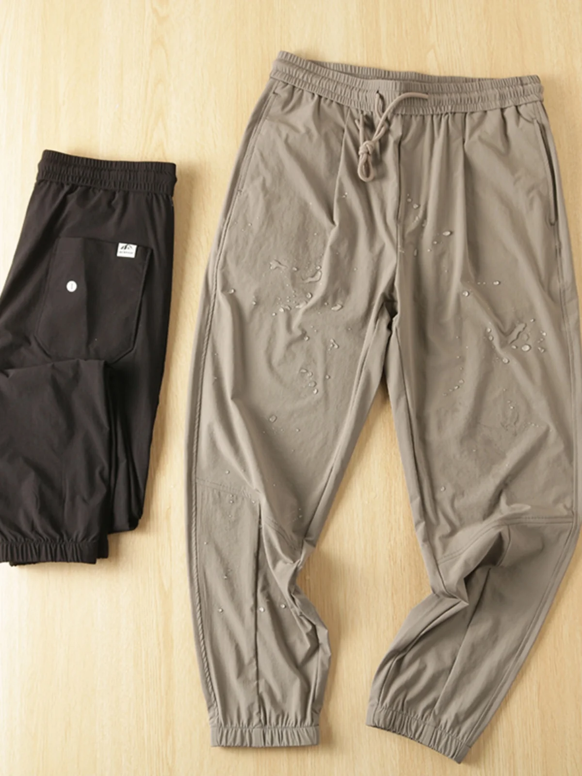 

Легкие прохладные мужские брюки из ткани Tech Nano Sensation Qui Dry, весенне-летние водонепроницаемые повседневные брюки с манжетами, устойчивые к пятнам