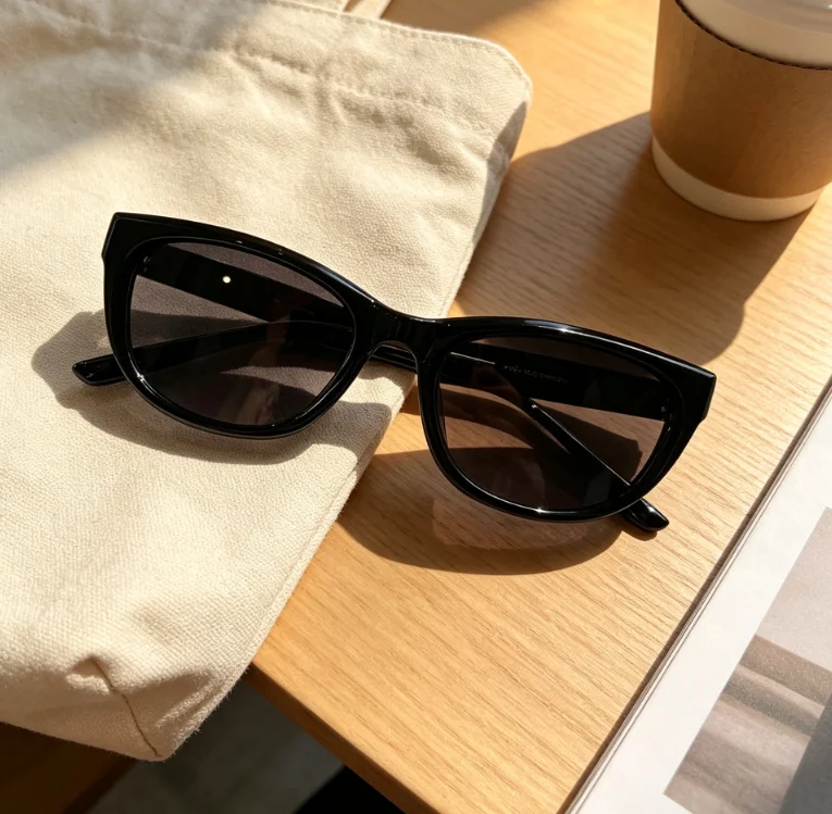 Retro Small Glossy Black Cat Eye Polarized Sunglasses, UV400 Protection Oval Tiny Frame Sun Glasses, Trendy Street Shooting Driving Eyewear Gift for Women