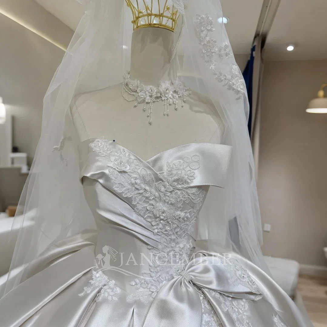 فساتين زفاف الأميرة الساتان الأنيقة المخصصة بدون حمالات ثوب الكرة الدانتيل صنع ثوب الزفاف قطار التصميم الشعبيСВБФНК