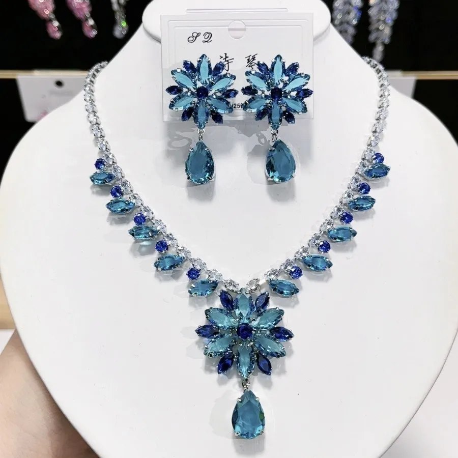 

European and American wind heavy industry high-end fashion zircon luxury necklace earring set snowflake blue versatile necklace