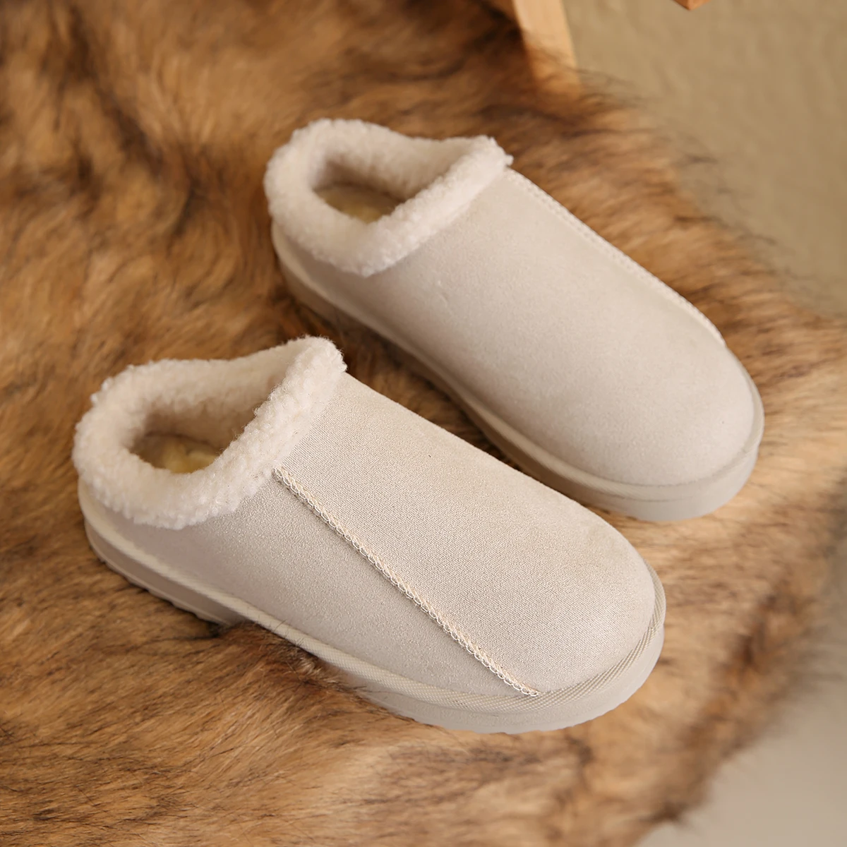 

Новая модная домашняя мягкая плюшевая женская зимняя нескользящая домашняя хлопковая обувь на толстой подошве, шлепанцы унисекс, плюшевая теплая хлопковая обувь