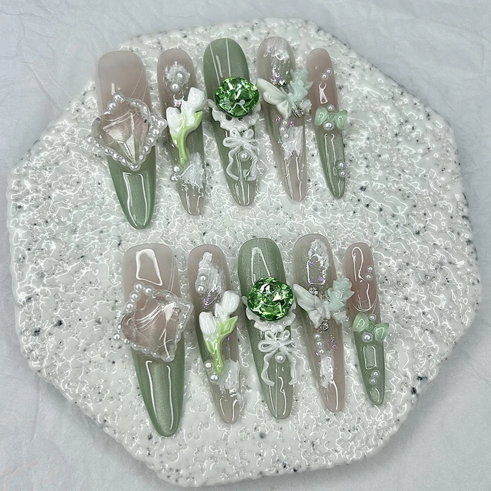 エレガントなレトロエメラルドグリーンのフランス製ハンドメイド付け爪、華やかな3Dダイヤモンドバタフライパールフェイクネイル、キャッツアイアーモンドネイルアート