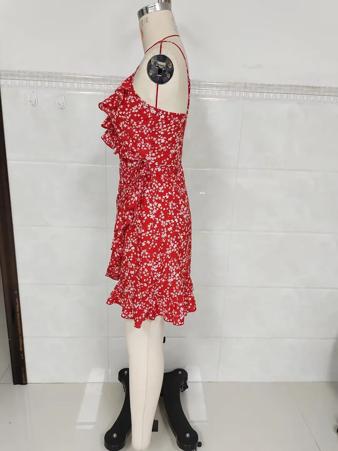 2026 Damen Sommer Blumenkleid Strand Urlaub Wickelkleid Neckholder V-Ausschnitt Ärmellos Rüschensaum Mini Boho Party Urlaub Größen S-XXL – Detail 8
