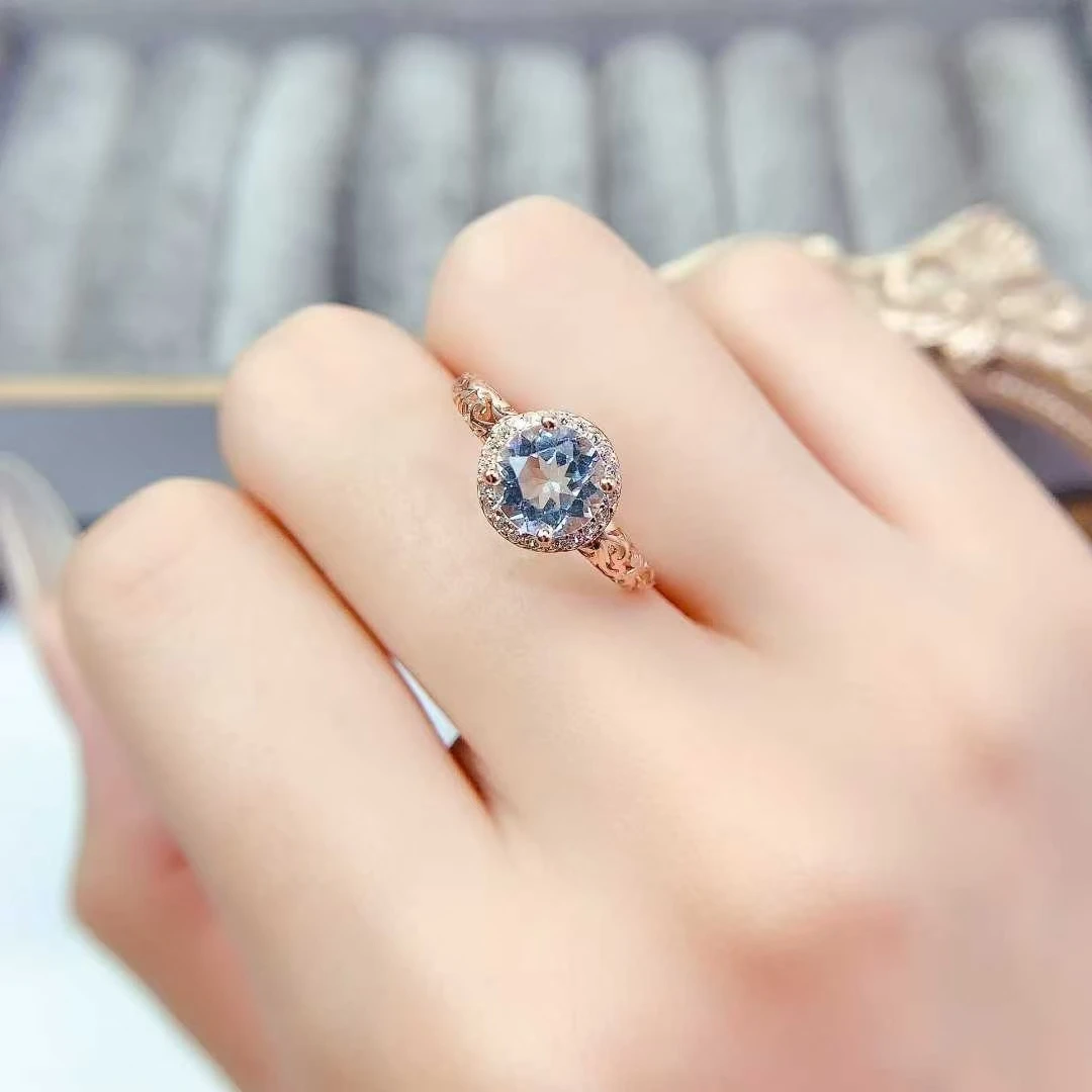 خاتم توباز أزرق فاتح 925 خاتم فضة من الأحجار الكريمة مع طلاء ذهبي عيار 18 قيراط 7 مم 0.8 قيراط خاتم فضة توباز أصلي
