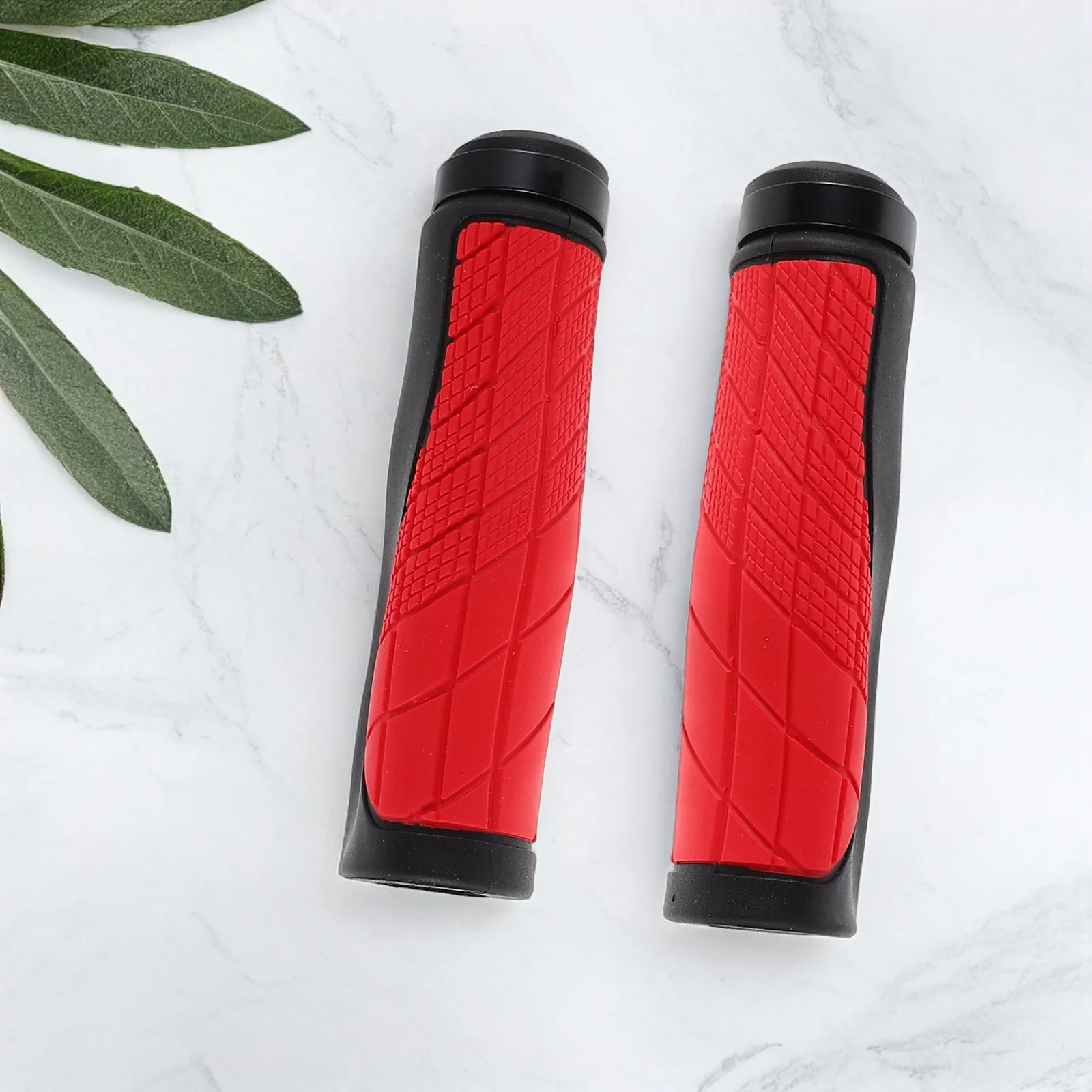 1Pair Ergonomic Mountain Bike Grips Rubber Non-Slip Textured Handlebar Covers Shock Absorbing for Wet Conditions Off-Road