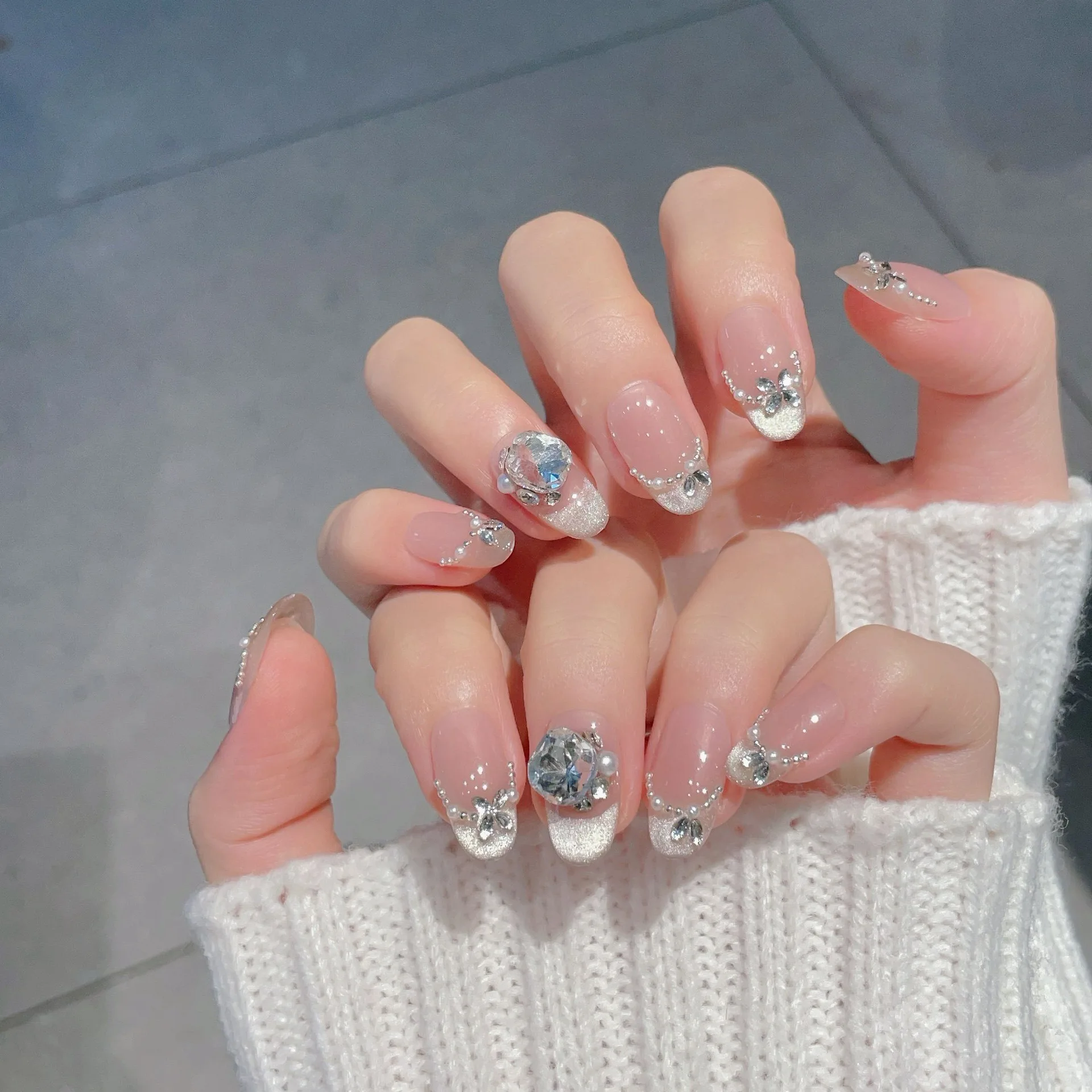 

10Pcs Handmade Nude Pearl Chain Fake Nails with Small Diamonds Detachable French Manicure Nail Glitter Cat Eye Finished Nail Set