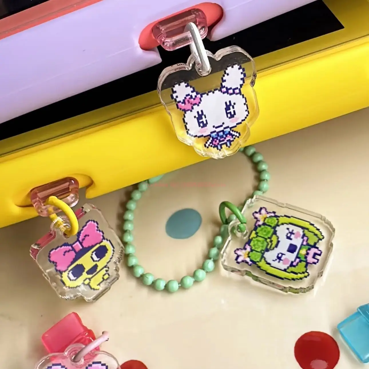 Tamagotchi Uni الغبار التوصيل الاكريليك قطعة قلادة Kawaii سلسلة الهاتف المحمول مفتاح سلسلة 4u Pix يلتقي