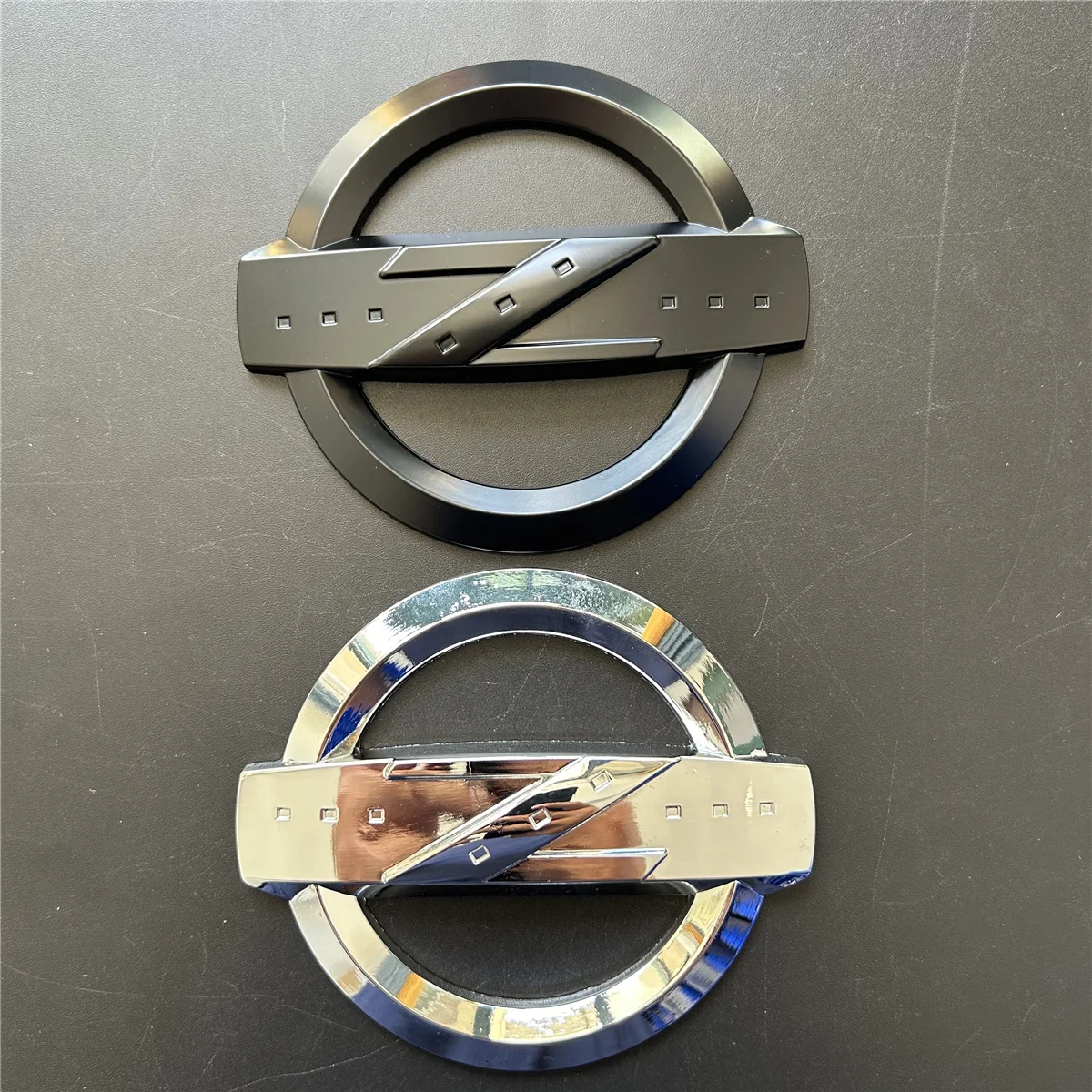 Car Styling Z Logo Side Emblem Badge Sticker Rear Trunk Decals for Nissan 370Z 350Z Fairlady Z Z3 Z34 Auto Accessories