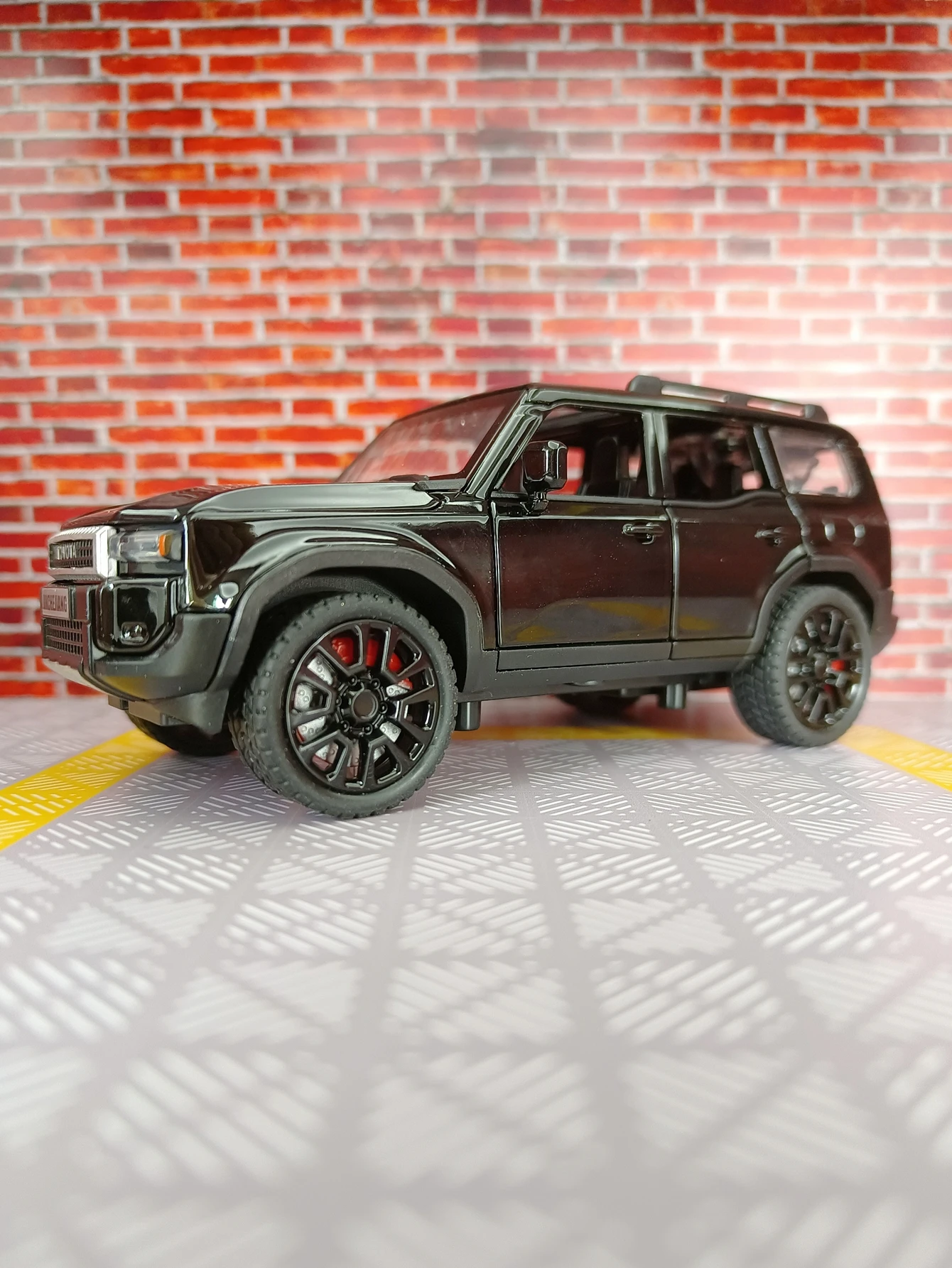 1/32 prado land cruiser liga modelo de carro diecast metal veículo fora de estrada modelo de carro simulação som e luz crianças brinquedo presente