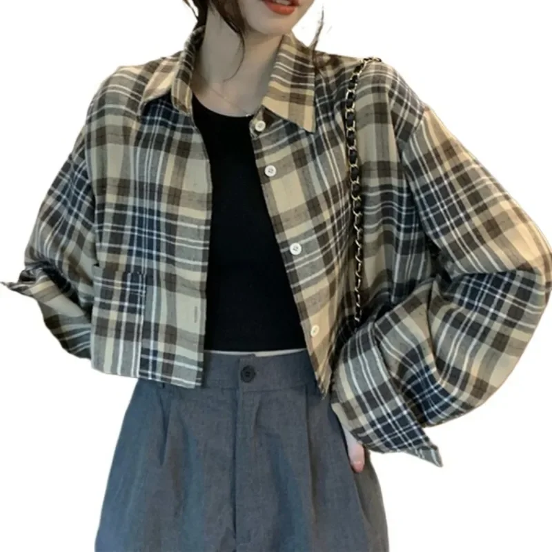 

Korean version versatile outerwear retro small long sleeved short plaid shirt women's coat