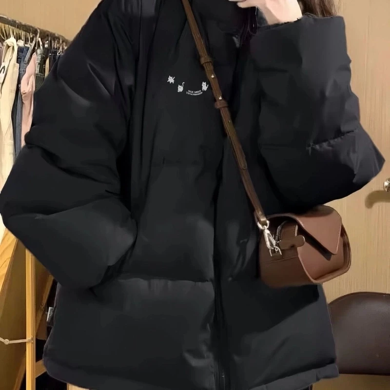 

Женская парка оранжевого цвета с декоративными элементами, глубокими карманами, драпировкой спереди, из прочной ткани, в темных тонах, с уникальным дизайном, для использования днем и ночью.