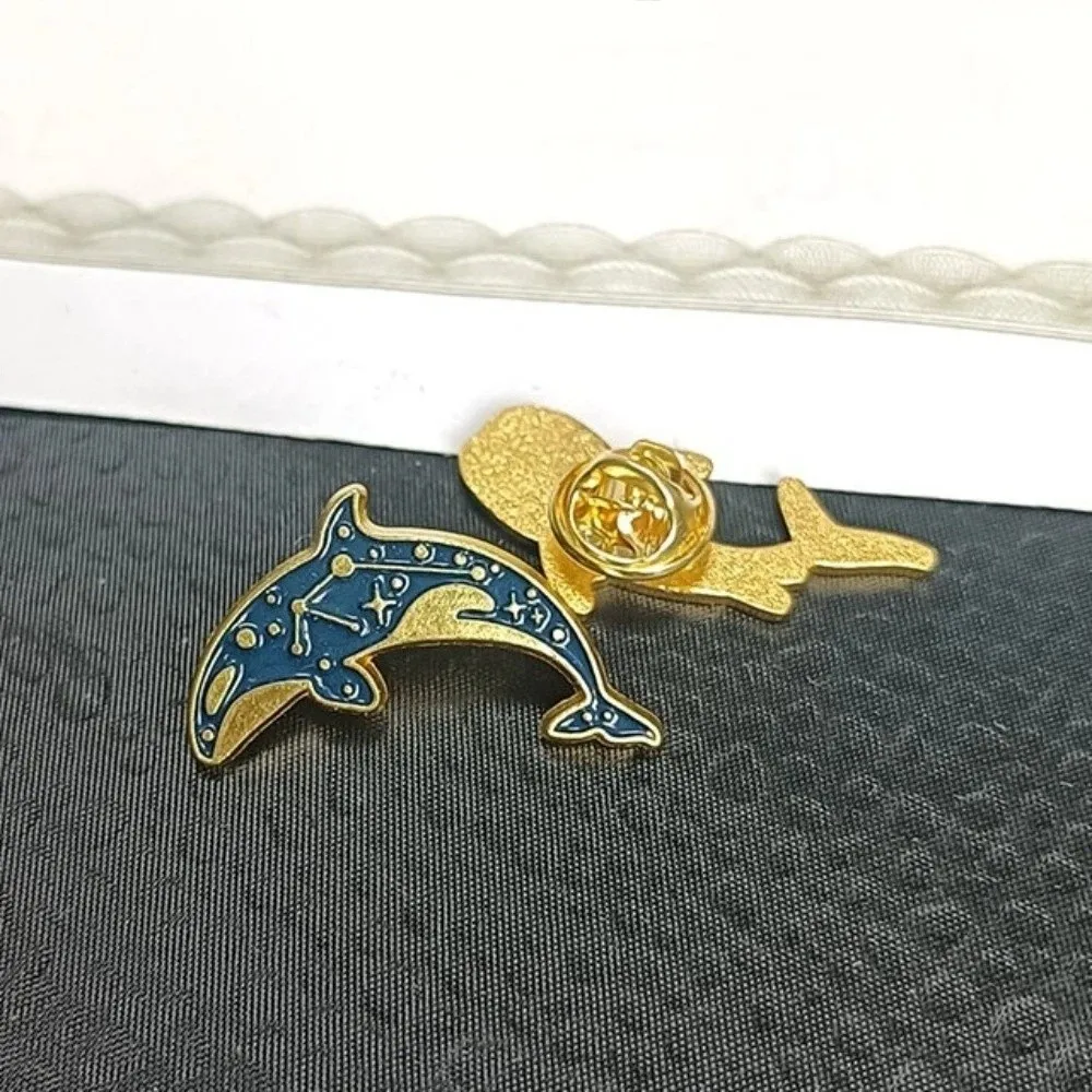 2 pcs Cute Light Luxury Whale Dolphin Brooch Vintage Animal Whale Dolphin Badge Clothes Decoration Fish Shaped Metal Badge Male