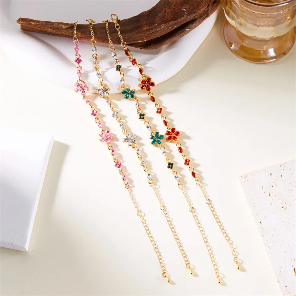 Colorful Crystal Flower Gold Bracelet, 4 Leaf Clover Shaped Zircon Charm Adjustable Chain Sweet Elegant Daily Party Jewelry