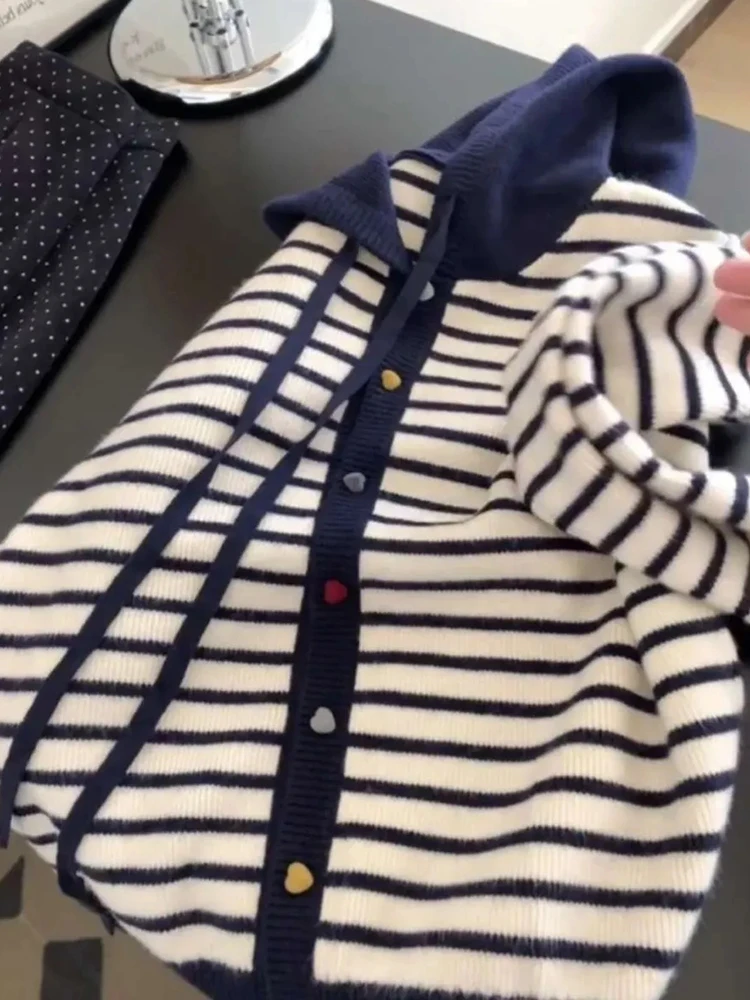 

Женский винтажный милый полосатый кардиган, осенний повседневный вязаный свитер с длинными рукавами и ленивым ветром, корейский ретро, топы с капюшоном и пуговицами, новинка