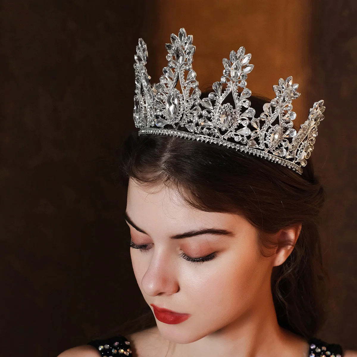 Brides European Vintage Tiaras Bridal Jewelry Quinceanera Rhinestone Crystal Crowns Pageant Wedding Hair Accessories For Brides