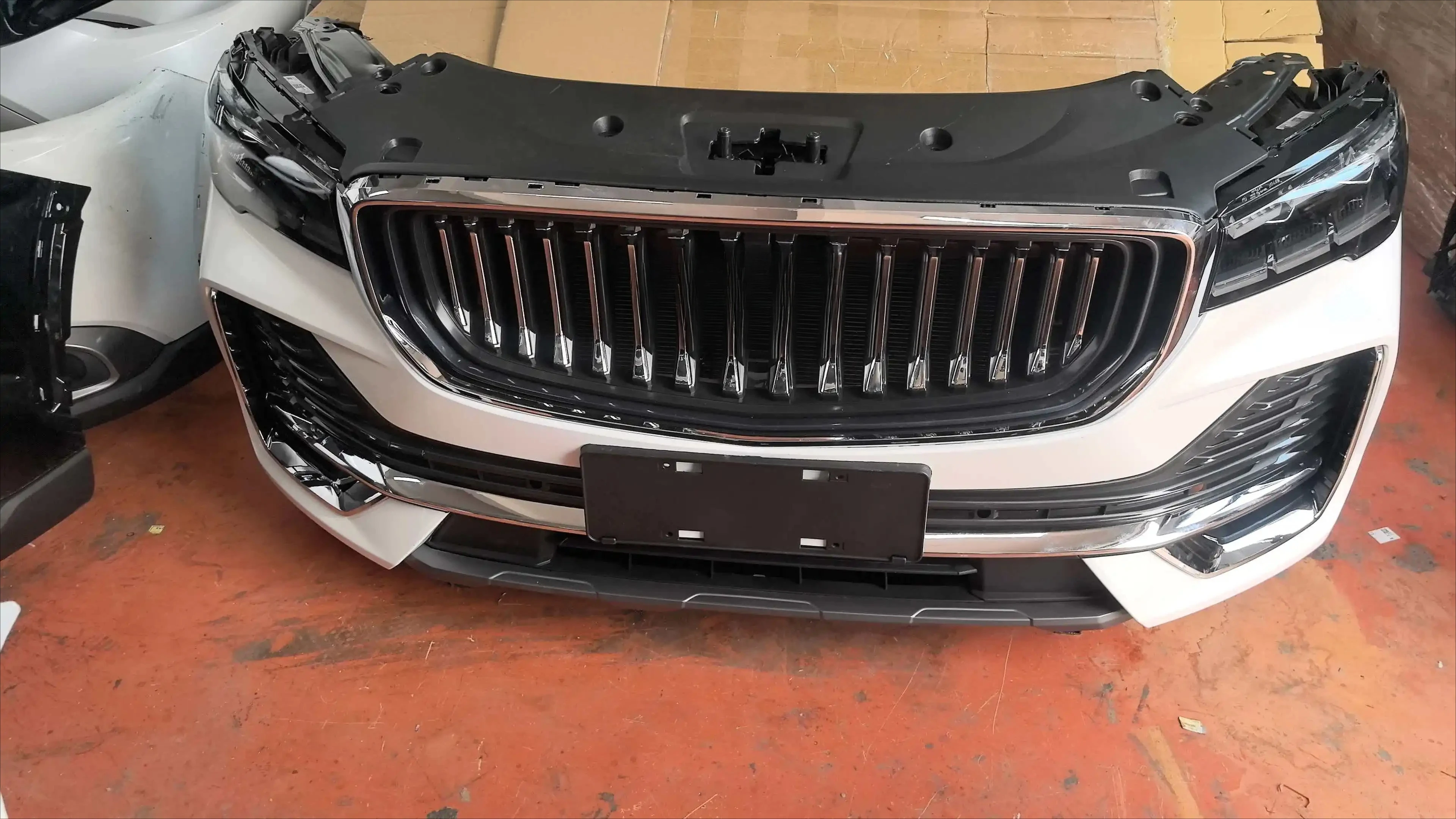 The Front of the Geely Xingyue L Comes with a Set Including the Left and Right Headlights