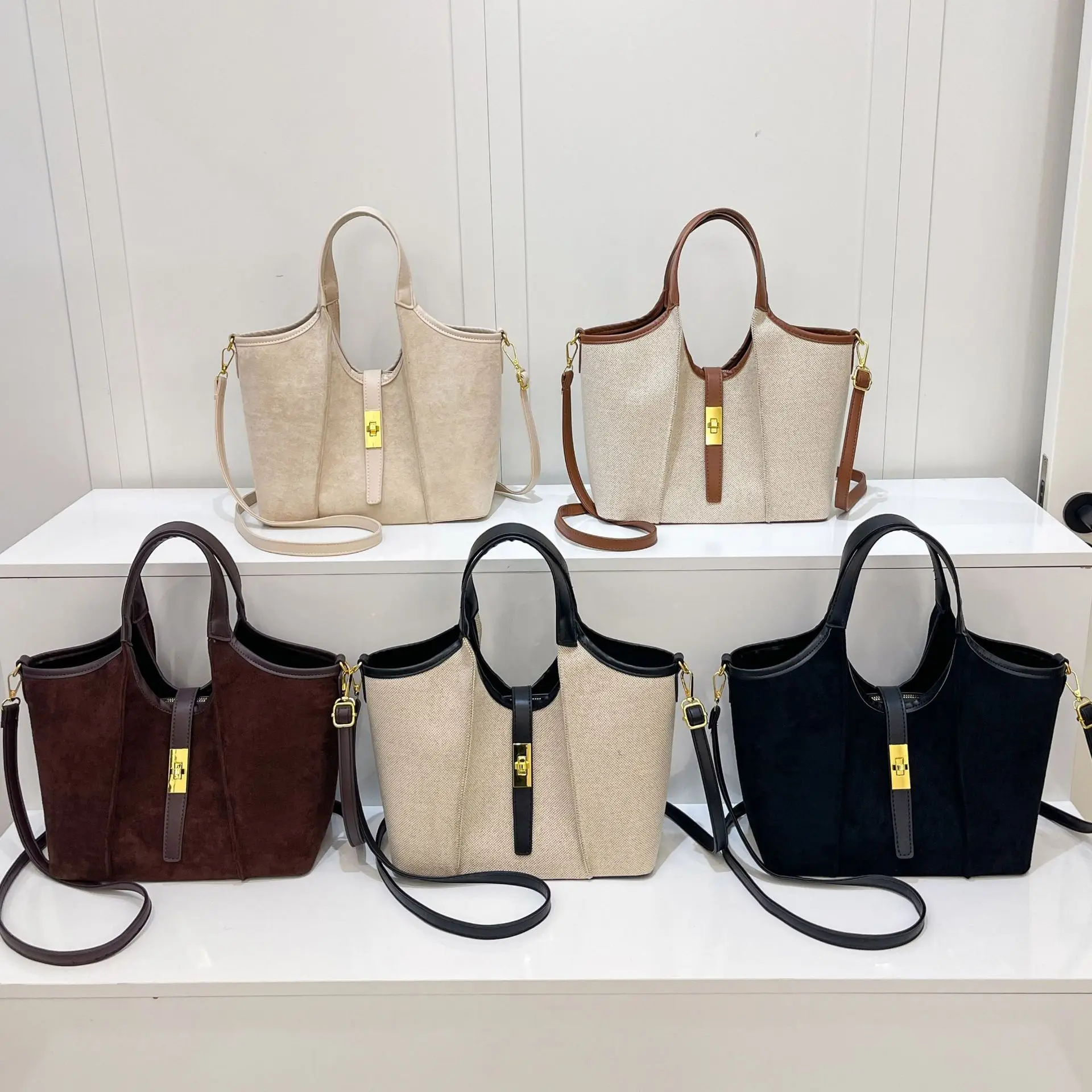 

Женская большая вместительная сумка контрастного цвета 2025 года, многосторонняя сумка через плечо, нишевая повседневная сумка, женская сумка