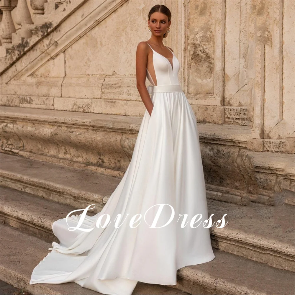 

Love Elegant Spaghetti Straps V-Neck Stain Wedding Dress With Bow Fl;oor Length Open Back Sleeveless Bridal Gowns Robe de mariée