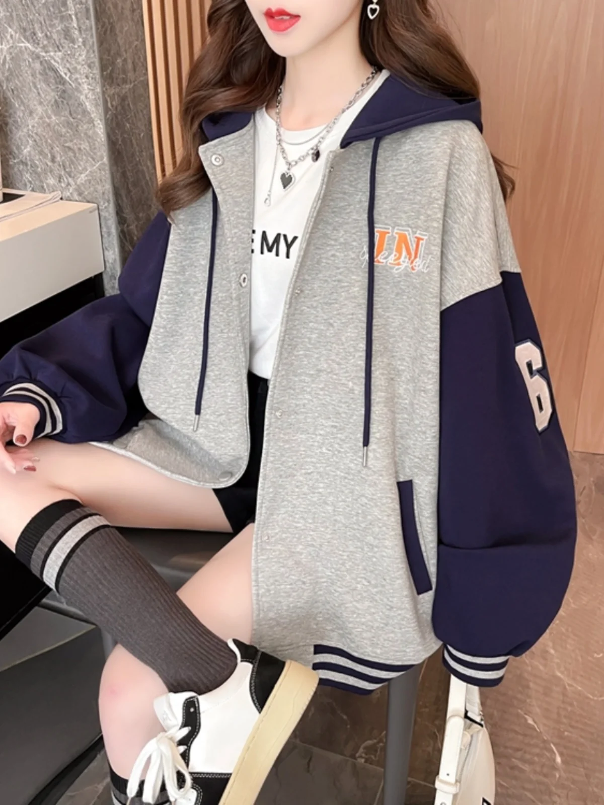 

Женские летние бомберы оверсайз из матового плюша с длинными рукавами, универсальные, утепленные, приятные к телу, с вышивкой