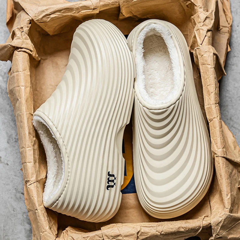 2025 Pantofole in cotone di nuova moda da uomo Scarpe invernali calde in cotone per la casa Scarpe da giardino impermeabili Slip per interni su scarpe concise