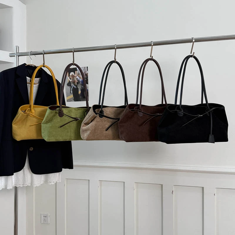 

Elegant Messenger Bag For Women Leather Crossbody Style Popular Classic By Famous Designer Luxury Brand Practical And Chic