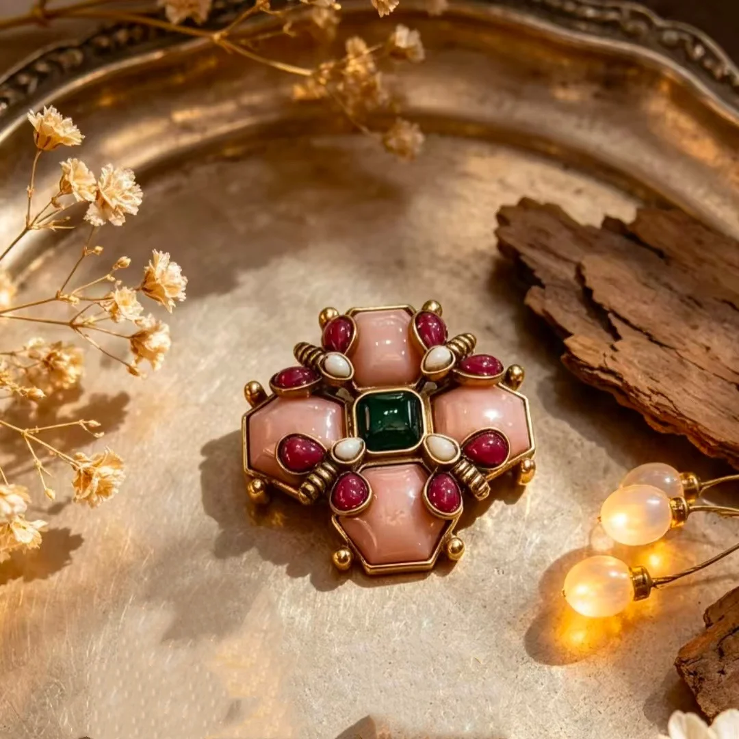 Medieval Vintage Natural Stone Gemstone Brooch, Fashionable and Versatile Gold-plated Brooch, Trendy Style 0210