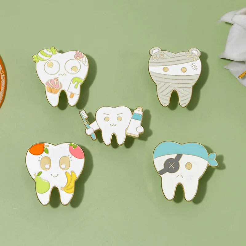 Tooth Brooch Cartoon Funny Nursing Teaching Work Props Metal Badge Small Gifts Wholesale Cap Pin Hat Pins for Caps Lapel Badges