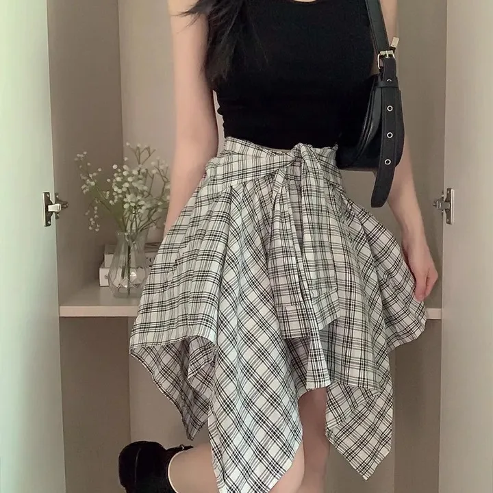 

Корейская клетчатая юбка трапециевидной формы с высокой талией, женская летняя мода, универсальная утягивающая асимметричная плиссированная эластичная юбка с поясом...