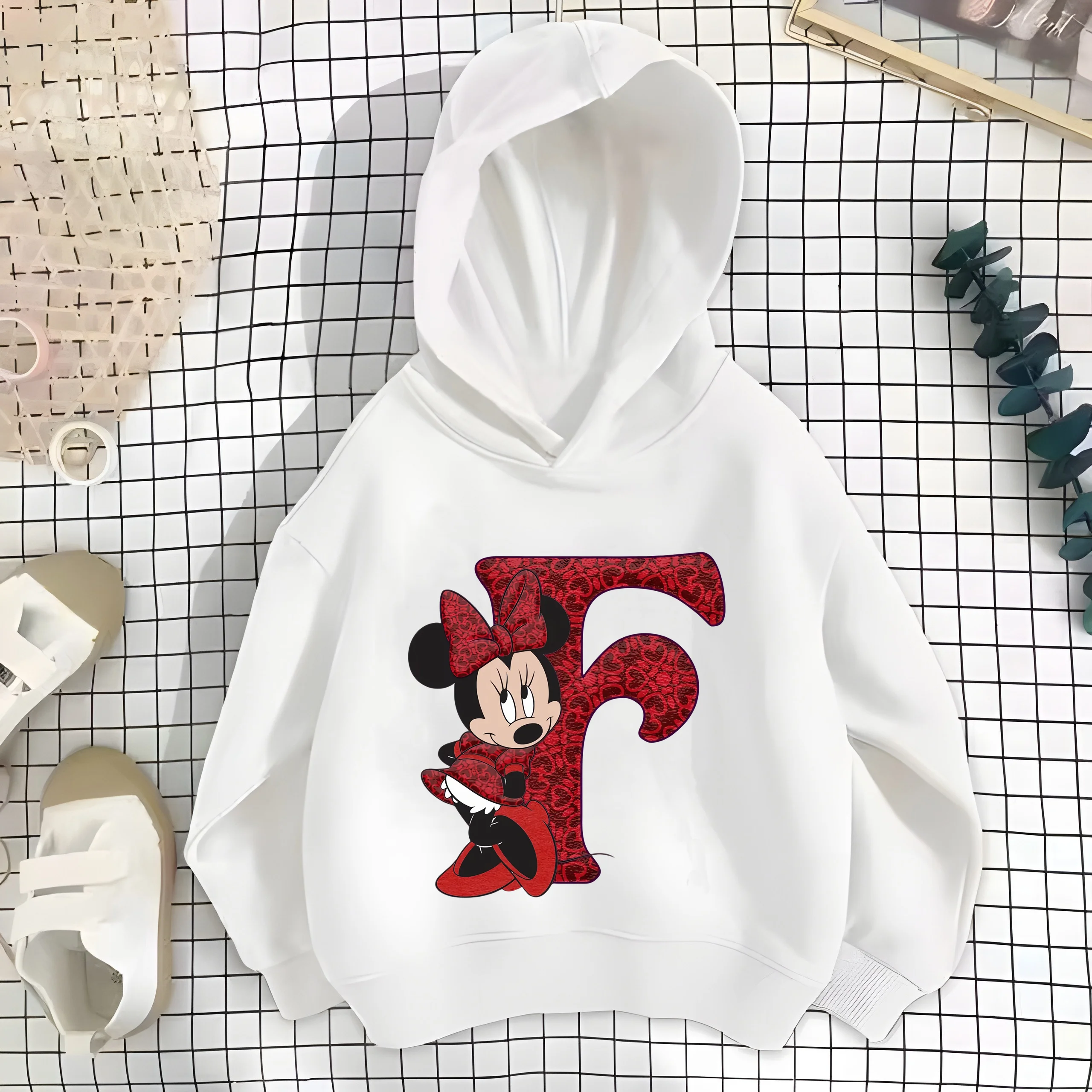 Sudaderas con capucha blancas para niños, sudaderas con letras rojas de Disney A, B, C, D, ropa Kawaii, jersey de dibujos animados de Anime, Tops casuales para niños