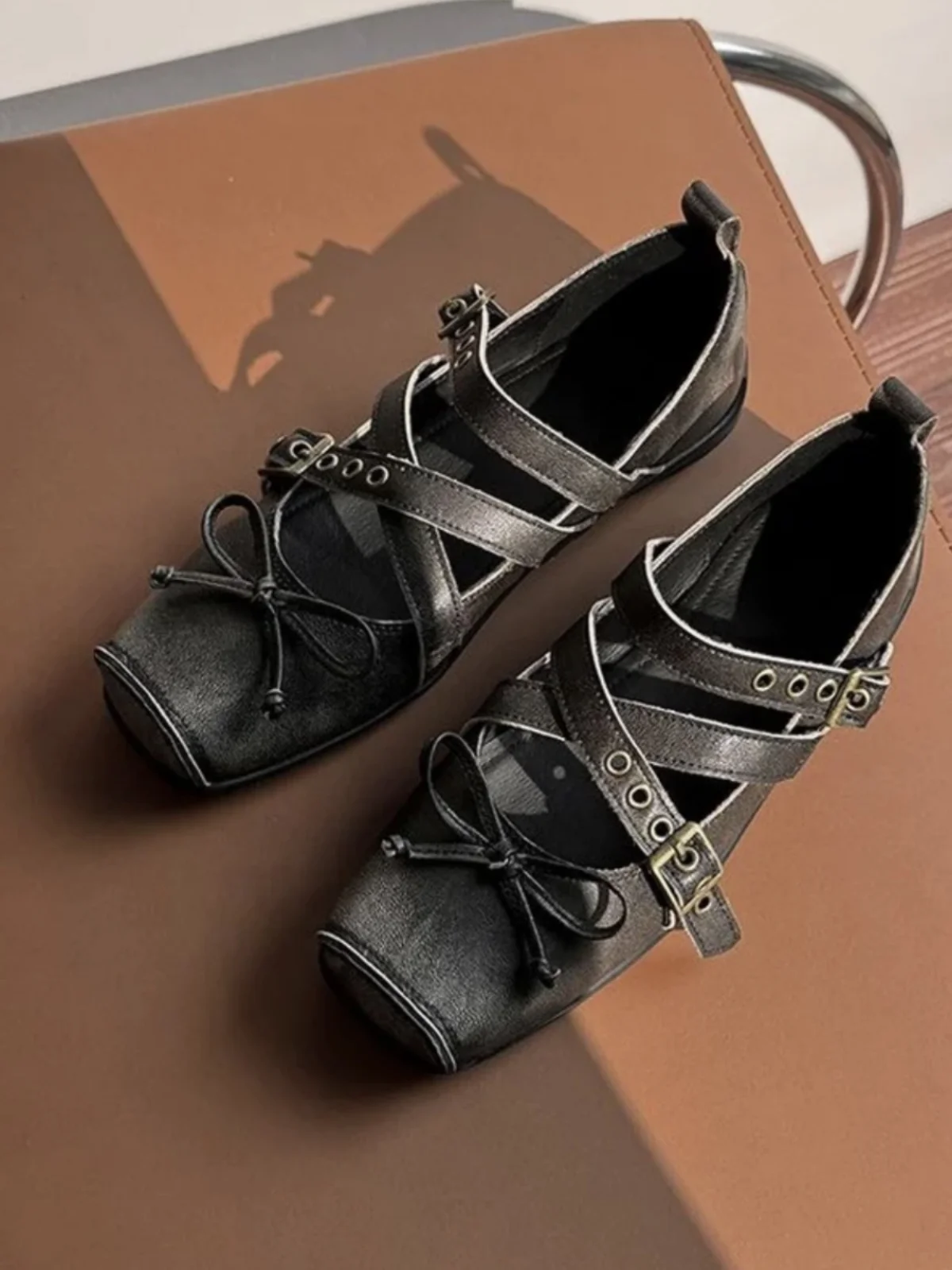 

Женские балетки с узлом в стиле ретро, весенние новые балетки с низким вырезом и квадратной головкой, свиной нос, плоский каблук, модный повседневный спан...