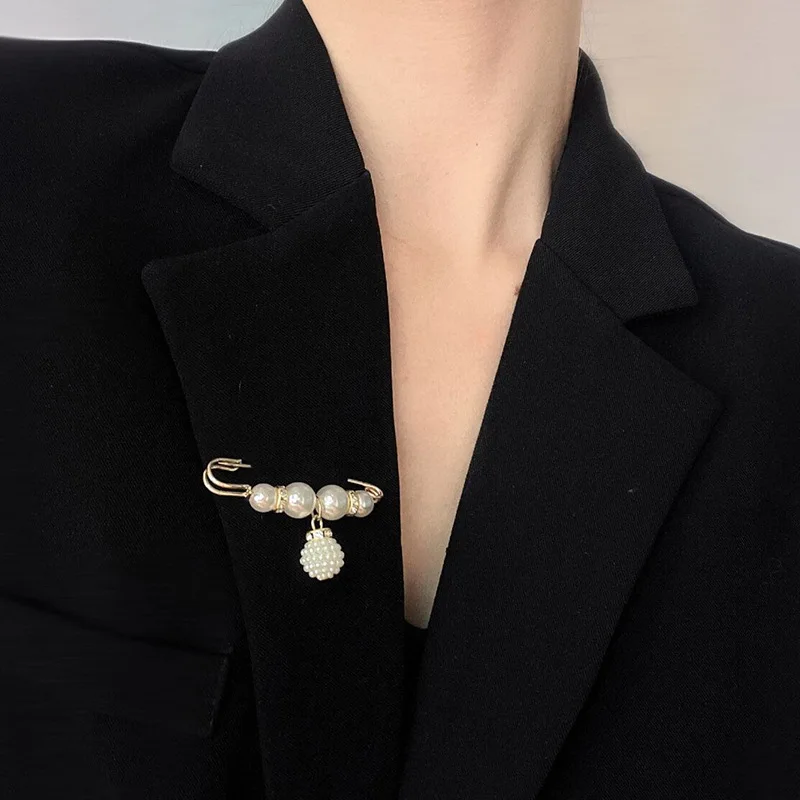 58mm Four White Pearls Sead Beads Clothing Brooches for Women Lapel Safety Sweater Coat Dress Pins Badge Buckle Accessories