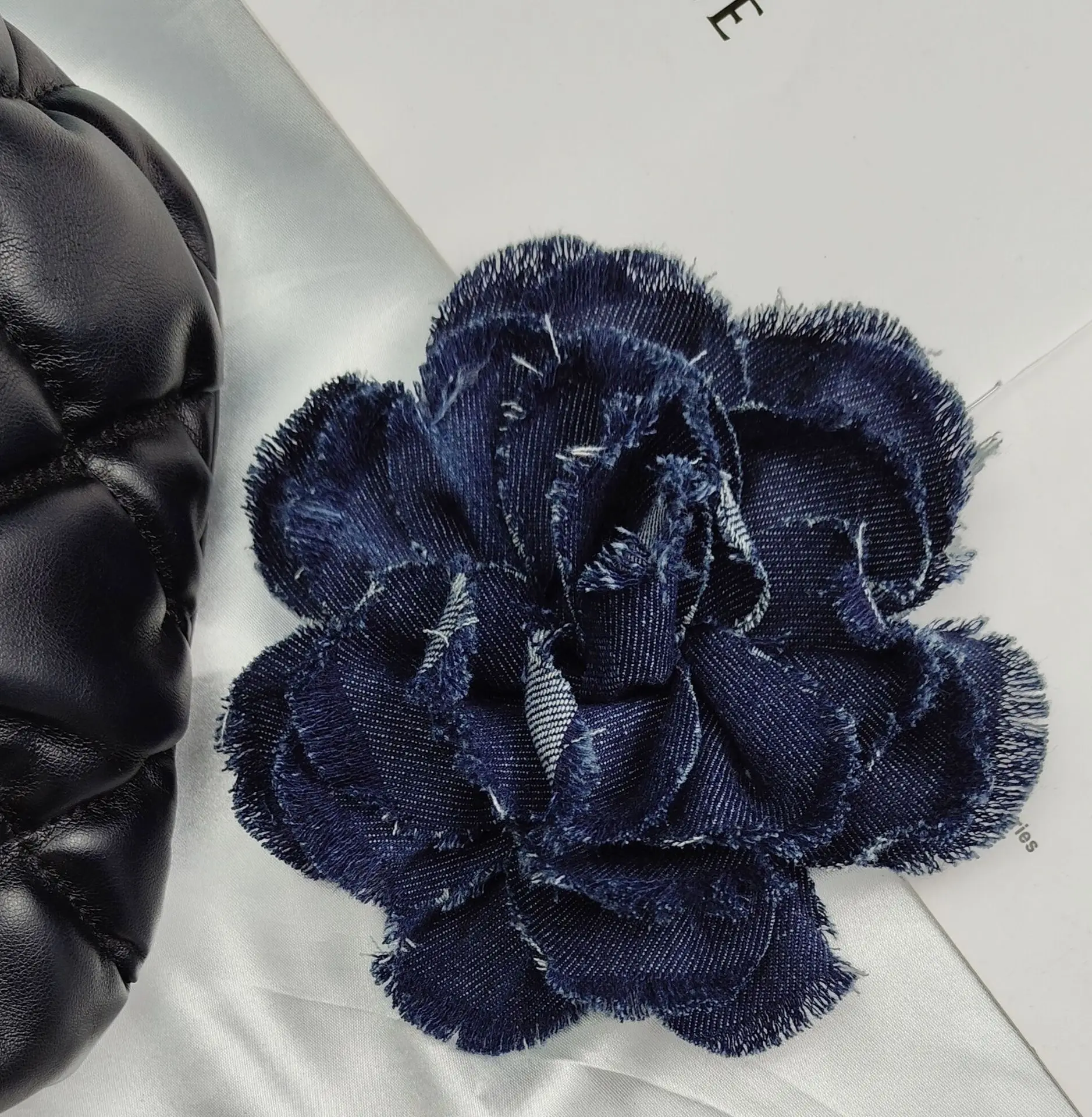15 cm Mode Neue Handgemachte Einfassung Denim Rose Blume Brosche Pin Schöne Corsage Revers Abzeichen Broschen für Frauen Zubehör – Detail 4